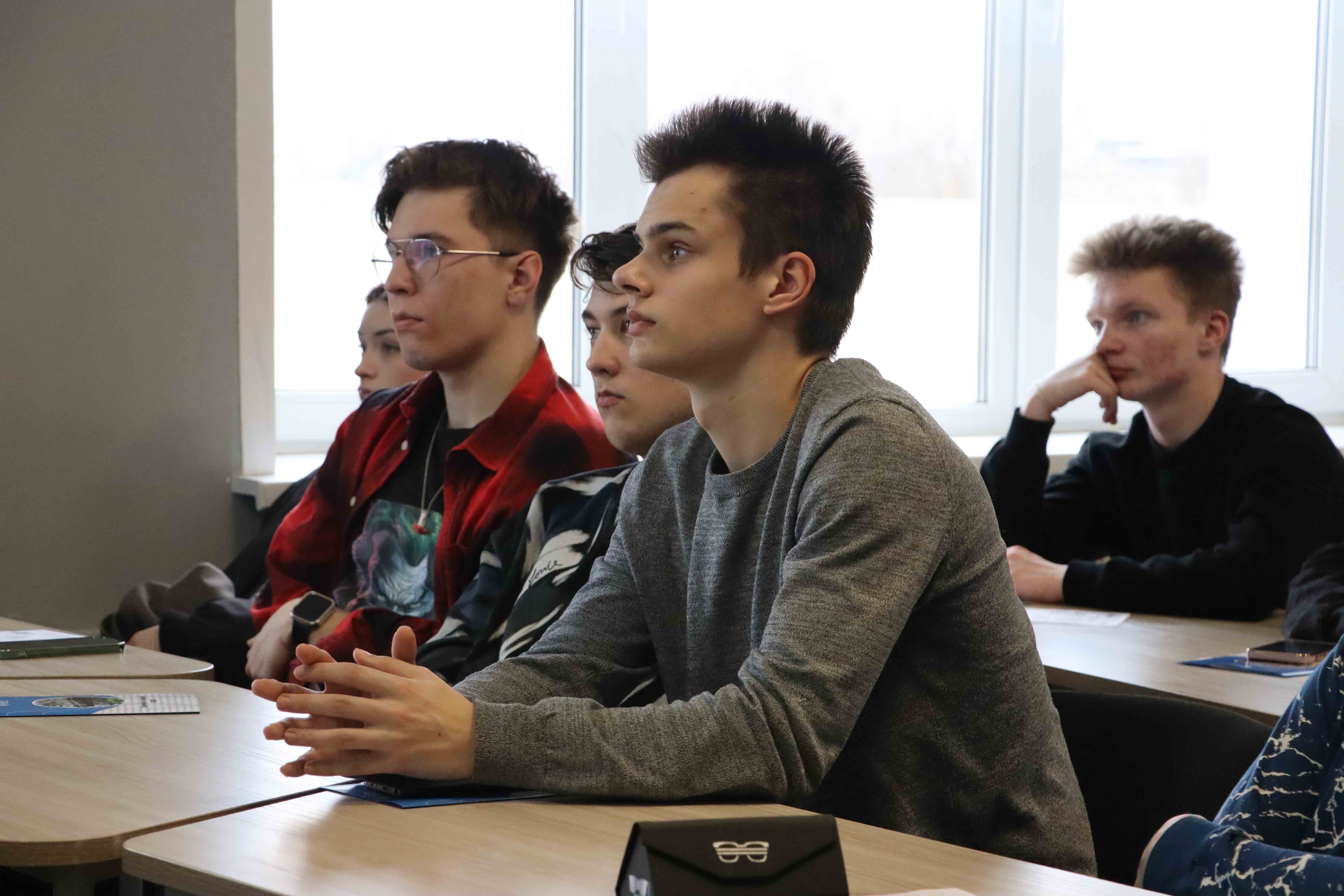 Как сдать ЕГЭ по информатике на 100 баллов: консультация в Толстовском университете