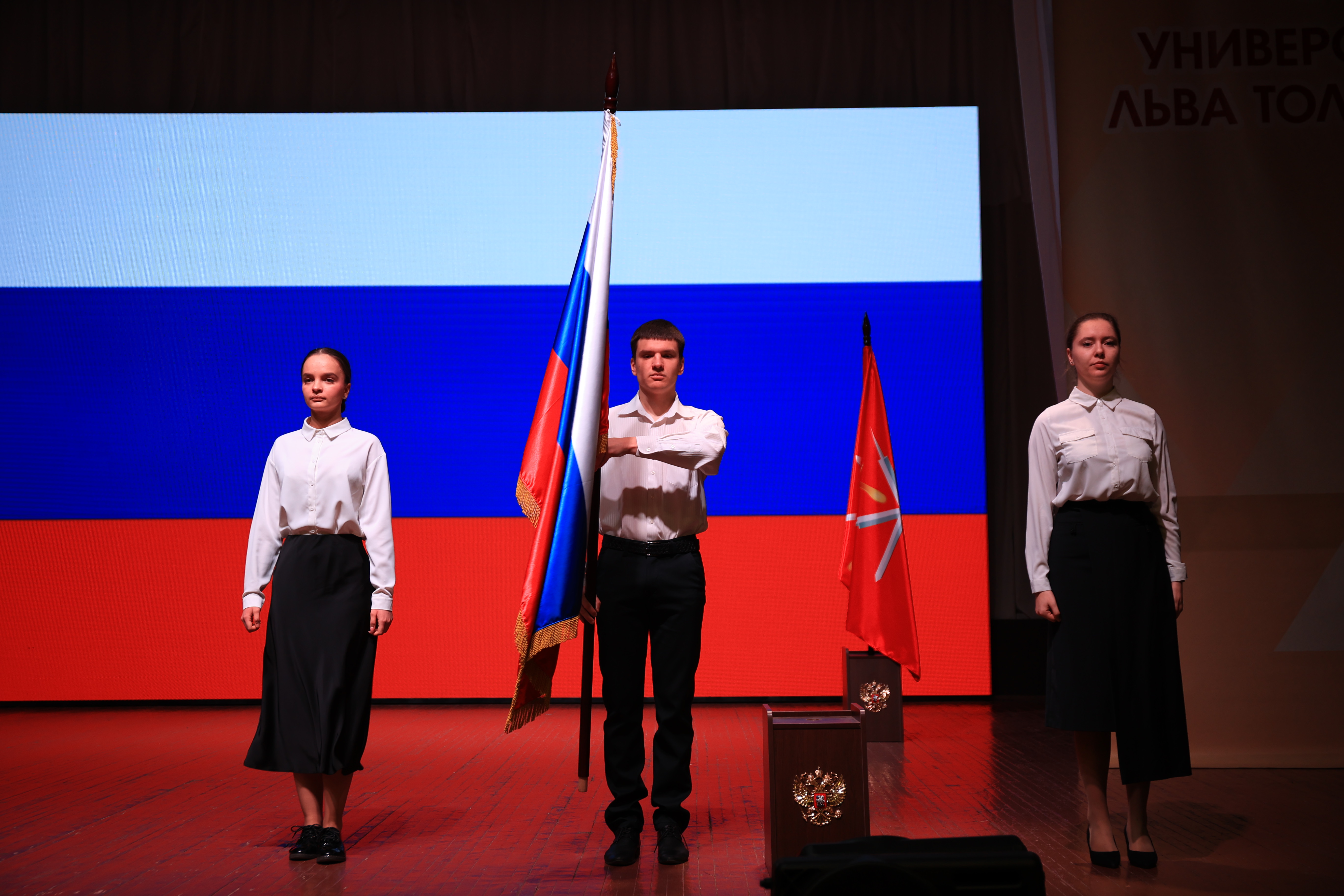 Славься страна! Мы гордимся тобой!