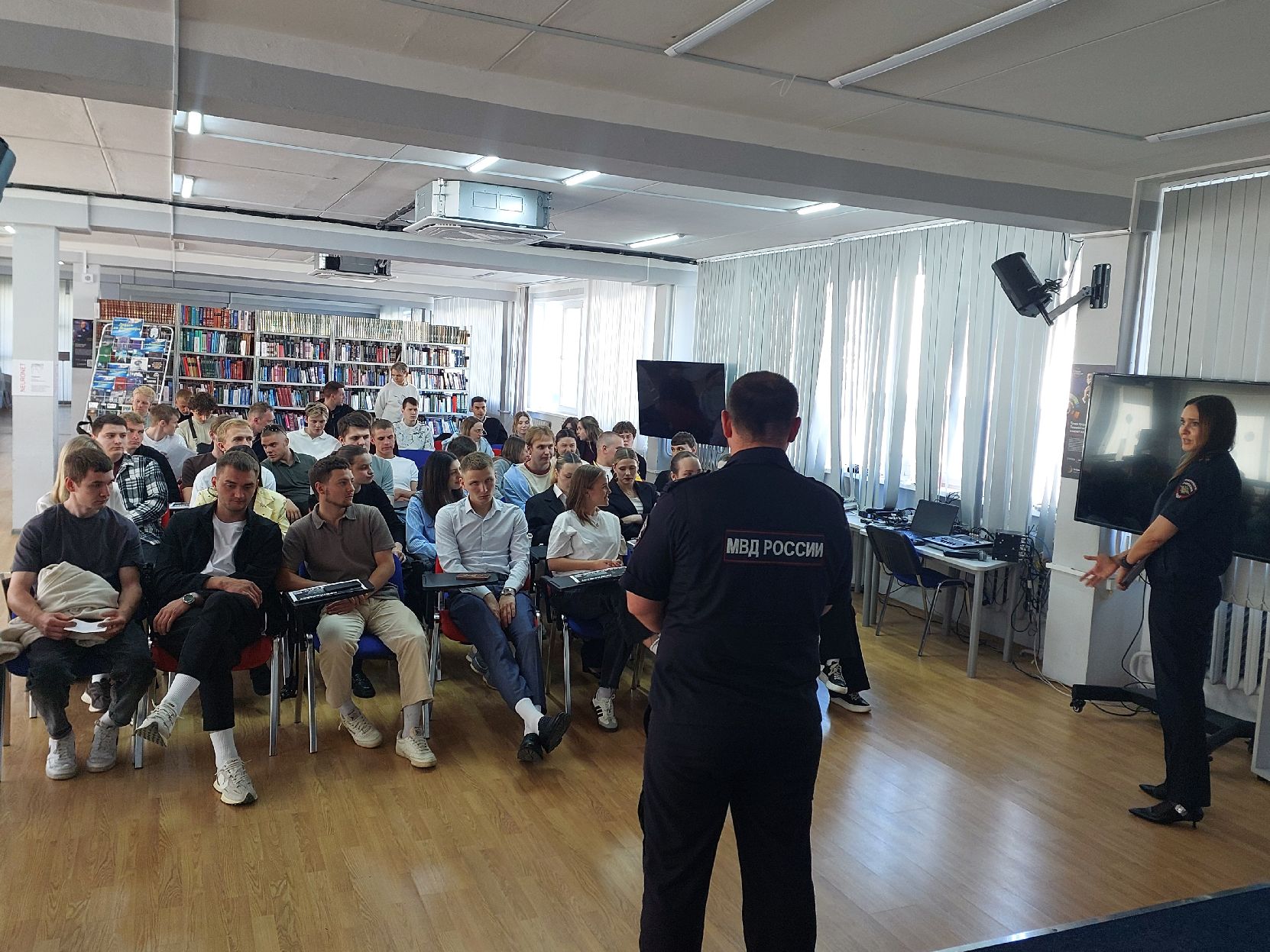 Продолжается цикл профориентационных встреч со студентами вуза Продолжается цикл профориентационных встреч со студентами вуза