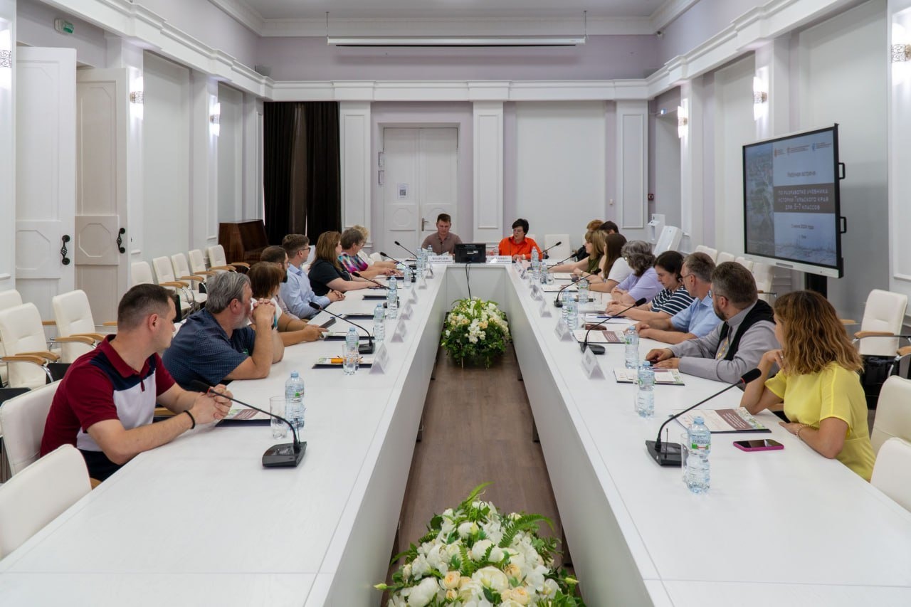 Преподаватели университета разрабатывают учебник по истории региона Преподаватели университета разрабатывают учебник по истории региона